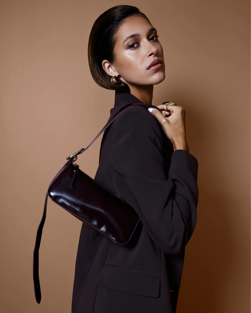 billini haley shoulder bag in the colour merlot shine