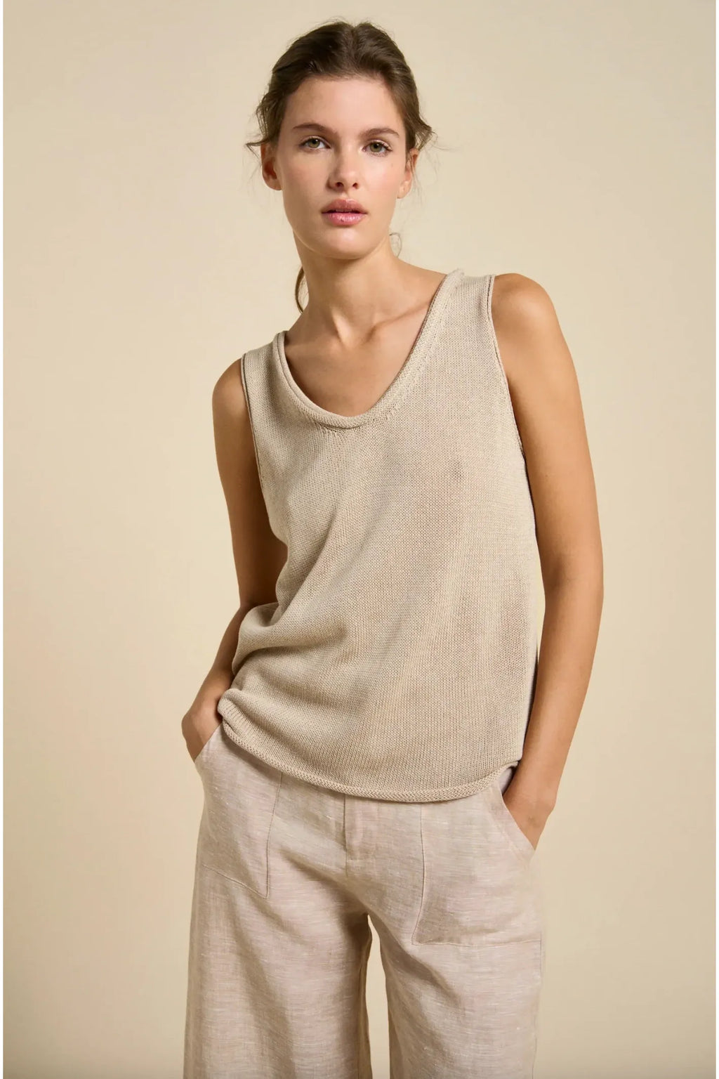 Little Lies / Scoop Neck Tank Beige
